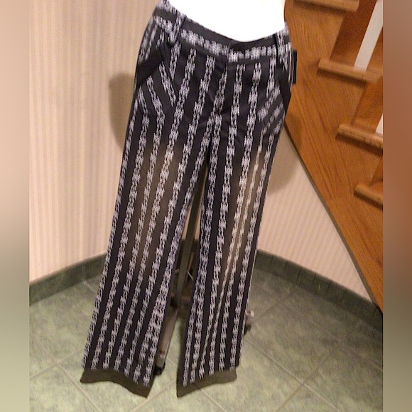 B/W patterned pants, distressed look - Picture 2 of 7
